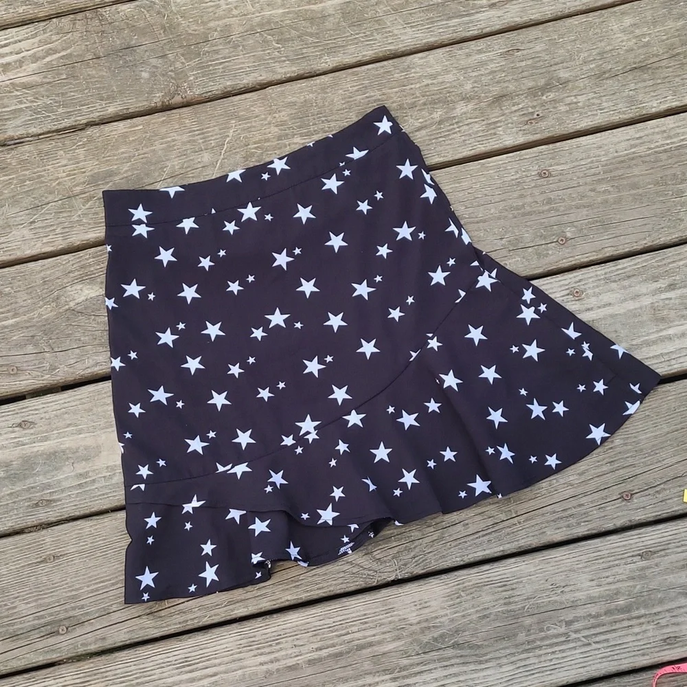 Nasty Gal Y2K Style Black Ruffle Star Print Mini Skirt Womens Size 4 - Picture 11 of 15
